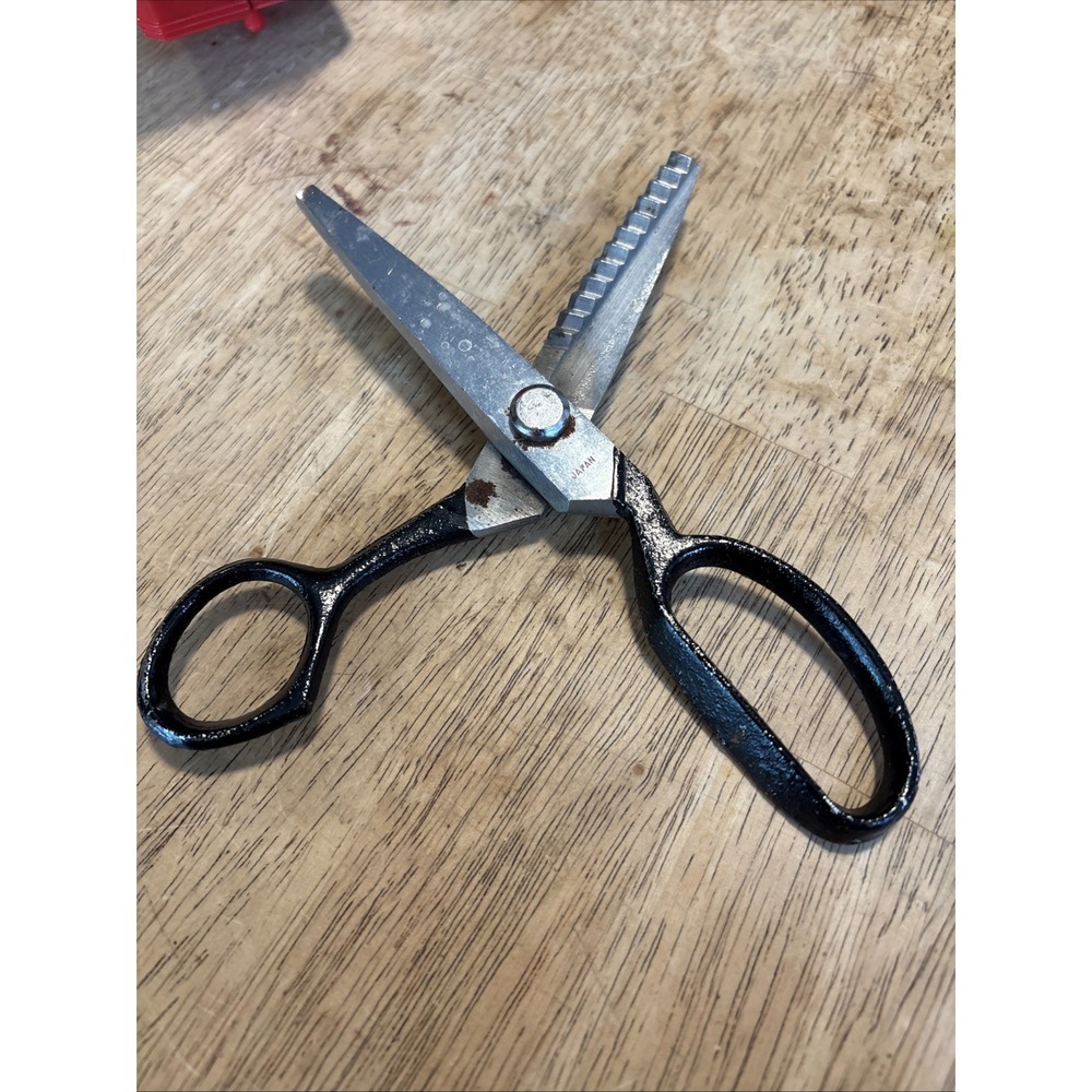 Vintage Pinking Shears Japan 7 Inch Sewing Scissors Black Handle